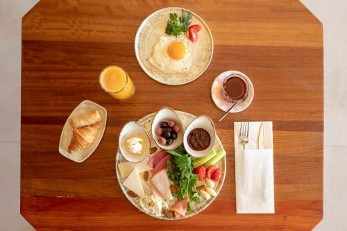 Jídlo v hotelu nebo okolí