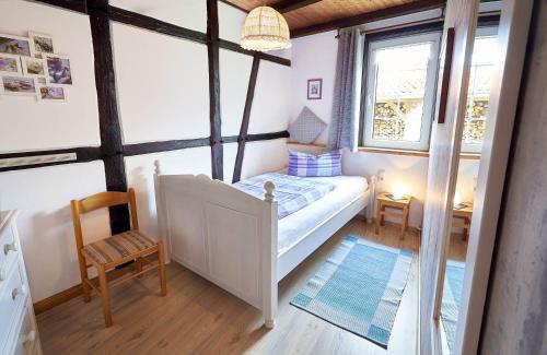 a small bedroom with a bed and a table at Ferienhof-Heidemann-Ferienwohnung-4 in Neustadt am Rübenberge