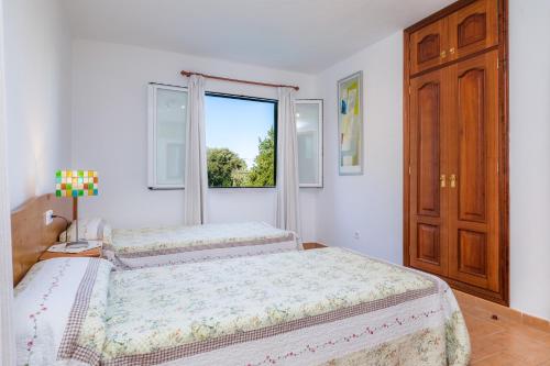 Ένα ή περισσότερα κρεβάτια σε δωμάτιο στο Finca Perello