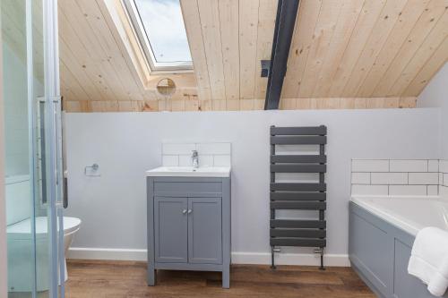 a bathroom with a sink and a toilet and a bath tub at Kingston Estate in Staverton
