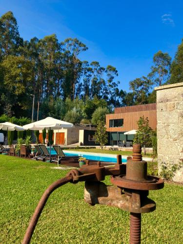 a hose hooked up to a fountain in a yard at Casa do Pomar - Eido do Pomar in Arcos de Valdevez