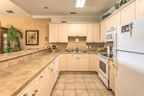 3 Mi to Beach & Golf: Resort Condo in Myrtle Beach photo 12
