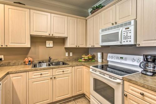 3 Mi to Beach & Golf: Resort Condo in Myrtle Beach photo 13