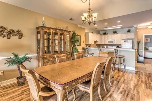3 Mi to Beach & Golf: Resort Condo in Myrtle Beach photo 11