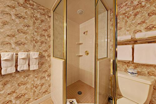 Kylpyhuone majoituspaikassa Timberline Condominiums 2 Bedroom Deluxe Unit B2H