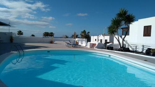 Bazén v ubytování Los Arcos 304, Puerto del Carmen Lanzarote nebo v jeho okolí