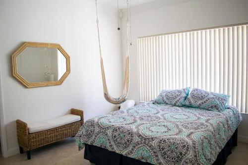 Llit o llits en una habitació de Coral Suite close to Little Havana -1K