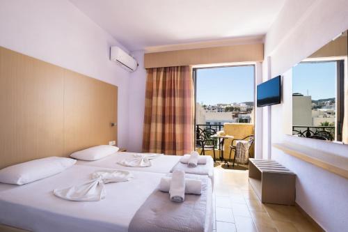 Postel nebo postele na pokoji v ubytování Atlantis Hotel