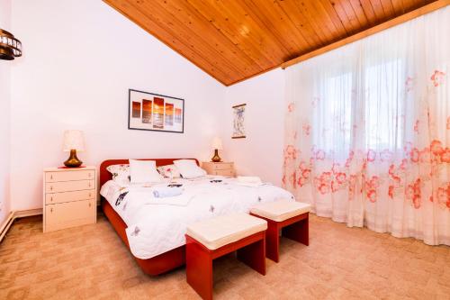 A bed or beds in a room at Holiday Home Villa Esperanca