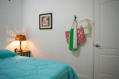 K - Cozy room with Private Entrance (Apt 3)