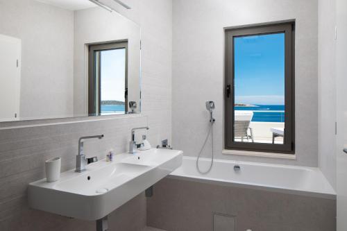 Bathroom sa Villa Carisma island Vis