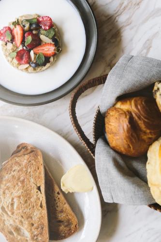 Eten bij of ergens in de buurt van het hotel

