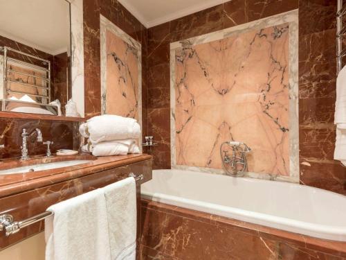 Koupelna v ubytování Mercure Petriolo Siena Terme Spa Hotel