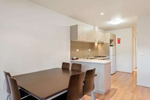 a kitchen and dining room with a table and chairs at Discovery Parks - Lake Hume, Victoria in Bonegilla