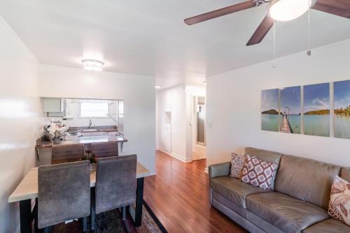 Χώρος καθιστικού στο Lahaina Wonderful Condos