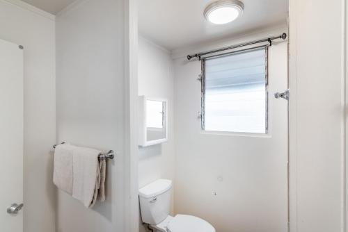 Ένα μπάνιο στο Lahaina Wonderful Condos