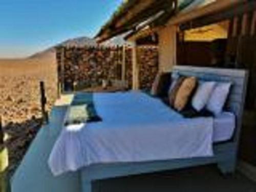 Katil atau katil-katil dalam bilik di Elegant Desert Camp