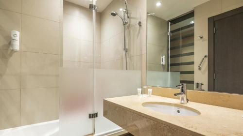 A bathroom at Be Live City Center Talavera