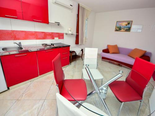 Kuchyňa alebo kuchynka v ubytovaní Apartment Vinka-1 by Interhome