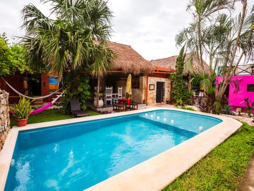 Bazén v ubytování Casa Aluxes Hotel nebo v jeho okolí