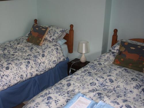 two beds sitting next to each other in a bedroom at The Old School House Bed and Breakfast in Llanbrynmair