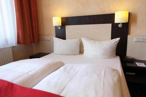 Postel nebo postele na pokoji v ubytování Adesso Hotel Kassel -pay at property on arrival- Ihr Automatenhotel in Kassel
