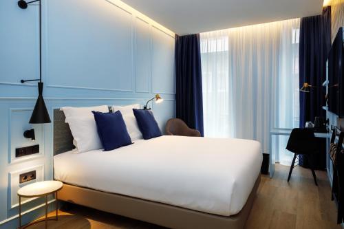 Uma cama ou camas num quarto em Mercure Porto Centro Aliados
