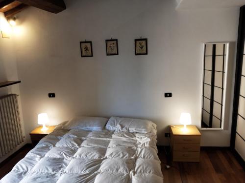 a bedroom with a bed with two lamps on it at Central Lovely House in Montepulciano