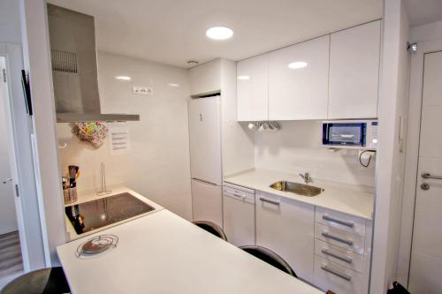 A kitchen or kitchenette at Agueda - sea view apartment in Calpe
