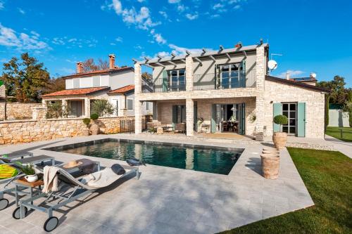 Villa Art Renata with Pool, Hot Tub & Sauna