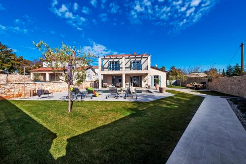 Villa Art Renata with Pool, Hot Tub & Sauna