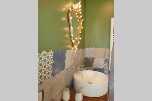 a bathroom with a sink and a mirror at Belle longère au calme - L'auguste maison d'hôtes in Valensole