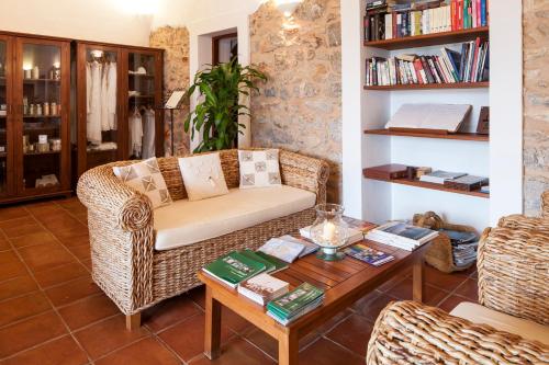 a living room with a couch and a table at Agroturisme Can Planells in San Miguel de Balansat