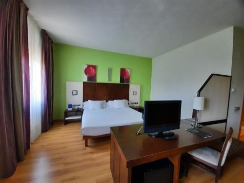 Postel nebo postele na pokoji v ubytování Hotel La Boroña