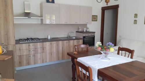 Η κουζίνα ή μικρή κουζίνα στο Villa Sabri