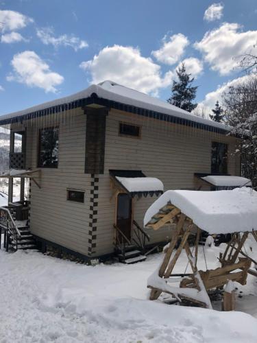 a cabin in the snow with snow on it at RIVIERA in Lekechi