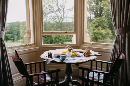 Mad på landstedet eller i nærheden