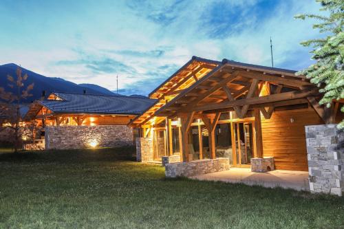 a log home with a lit up facade at Mountain Hawk Park in Razlog