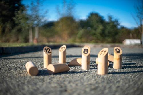 a group of wooden numbers on the road at Le jardin des 4 saisons in Le Mans