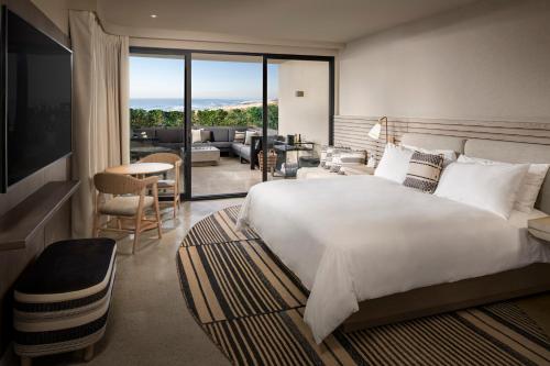 Postel nebo postele na pokoji v ubytování Alila Marea Beach Resort Encinitas, a Hyatt Resort