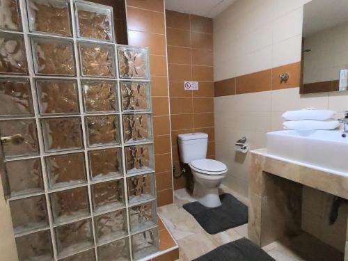 
A bathroom at Achillion Hotel Piraeus
