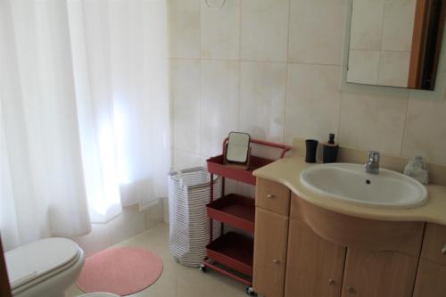 Koupelna v ubytování 5B Sra da Rocha - Casas & Papeis
