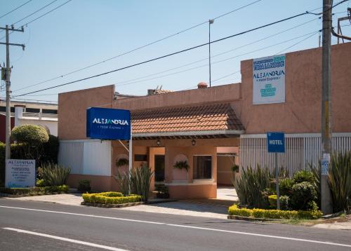 a mobil sydney gas station on the side of the road at Hotel Express Alejandría in Xalapa