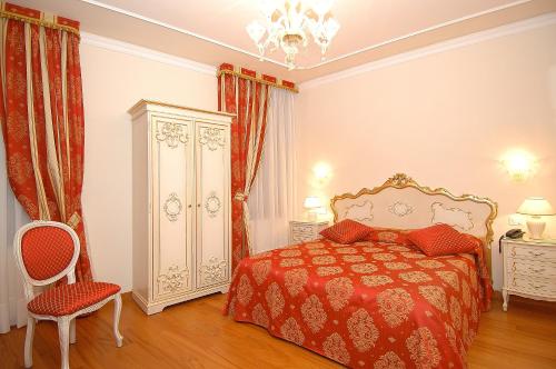 Letto o letti in una camera di Hotel San Luca Venezia