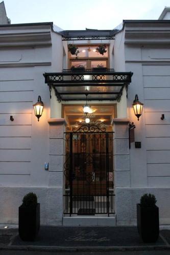 Η πρόσοψη ή η είσοδος του Villa Skadarlija