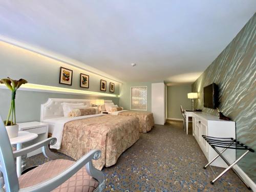 Uma cama ou camas num quarto em Hotel Metropole