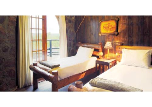 Postel nebo postele na pokoji v ubytování Valamanzi Lodge in Nyati Wilderness