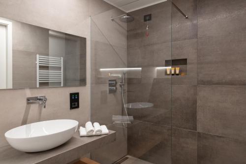 Ένα μπάνιο στο Nodo Hotel