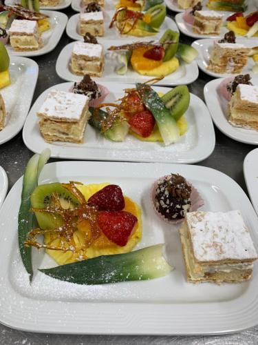 Makanan di atau berdekatan hotel