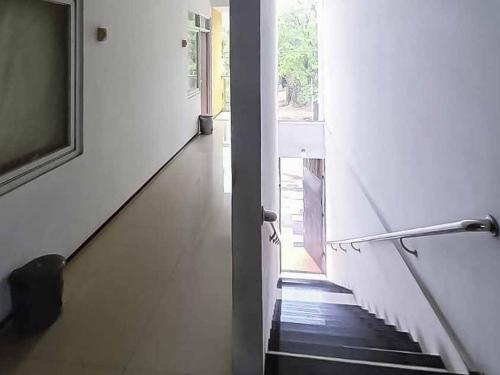 Fotografie z fotogalerie ubytování Aimer Guest House Syariah Mitra RedDoorz v destinaci Cilegon